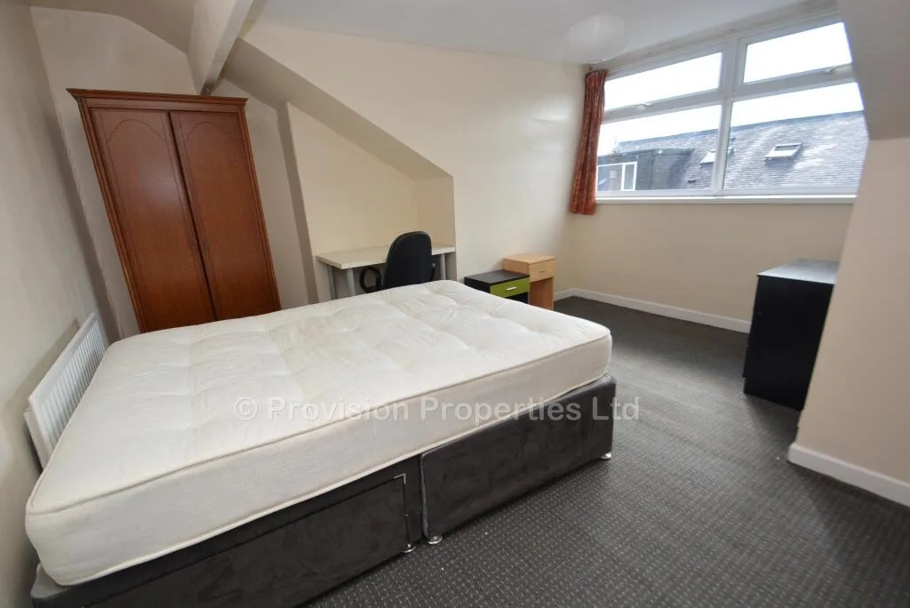 6 bedroom terraced house for rent