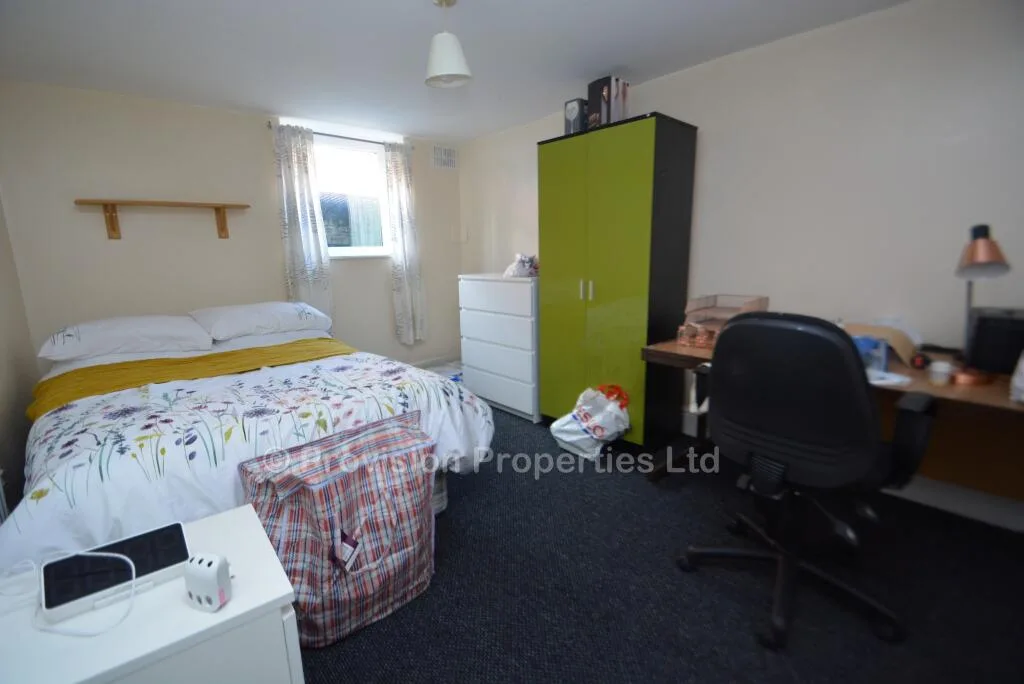 6 bedroom terraced house for rent