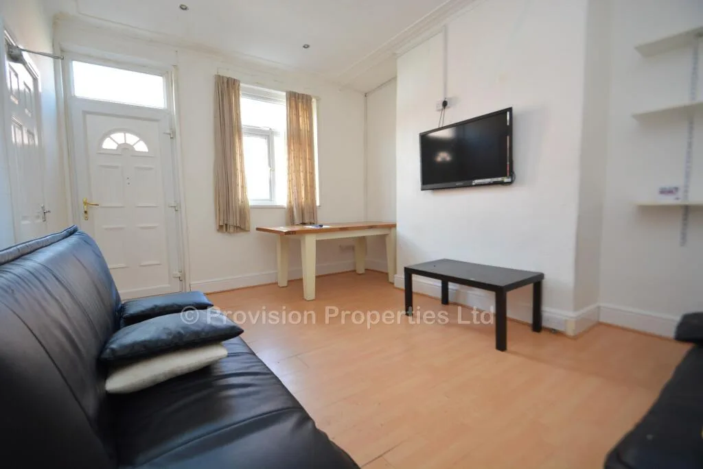 6 bedroom terraced house for rent