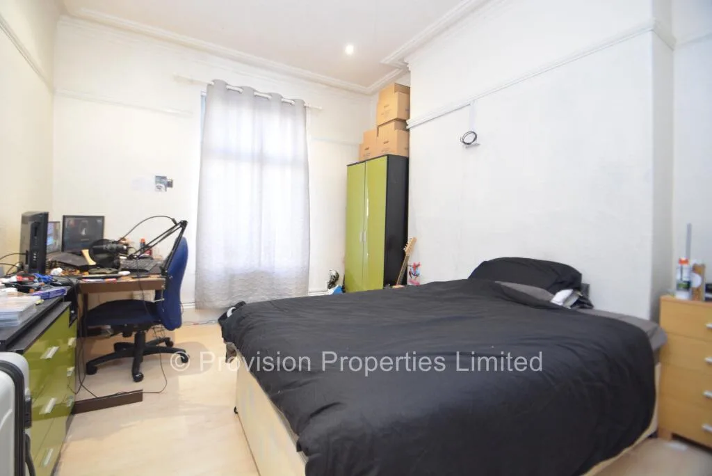 6 bedroom terraced house for rent