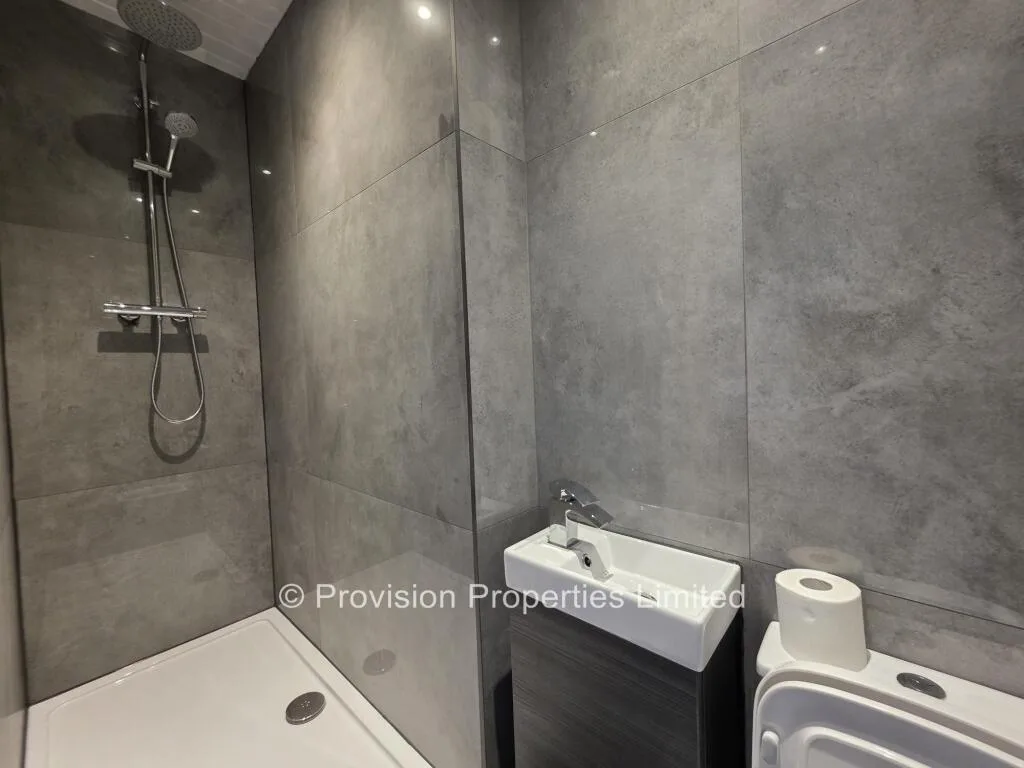 6 bedroom terraced house for rent