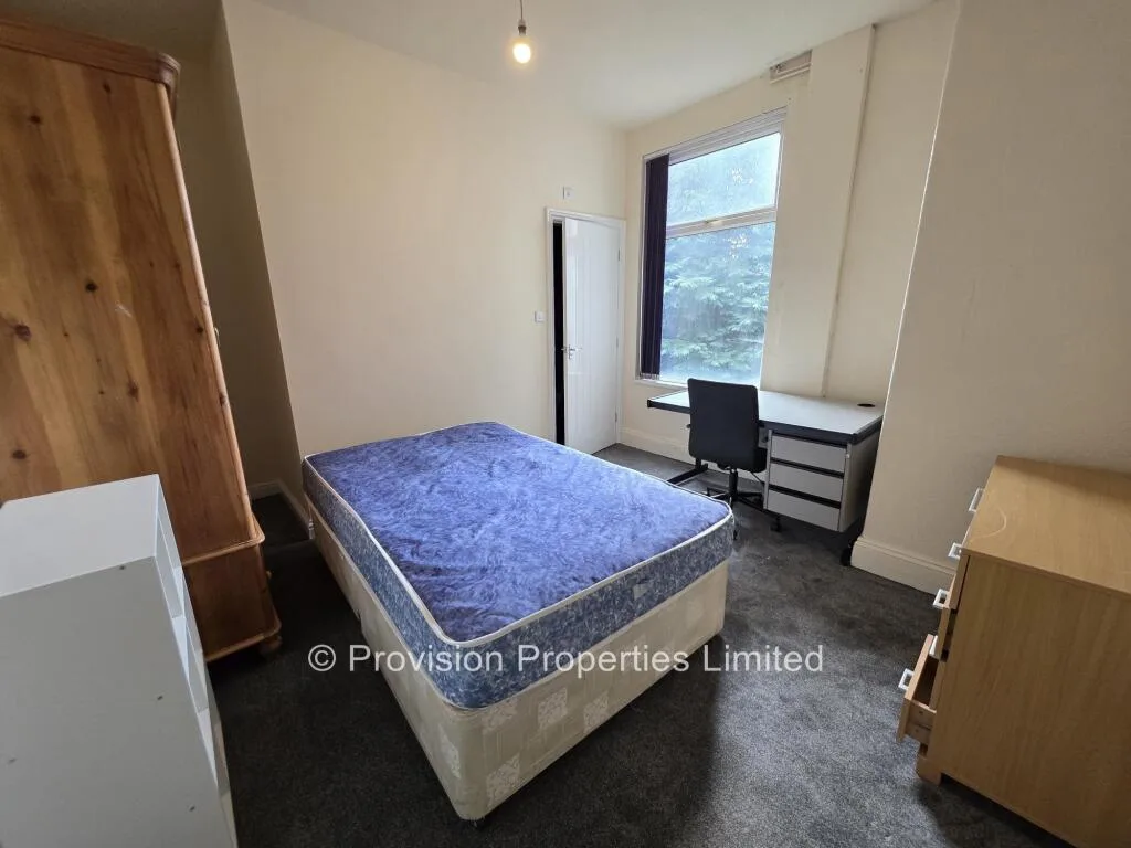 6 bedroom terraced house for rent