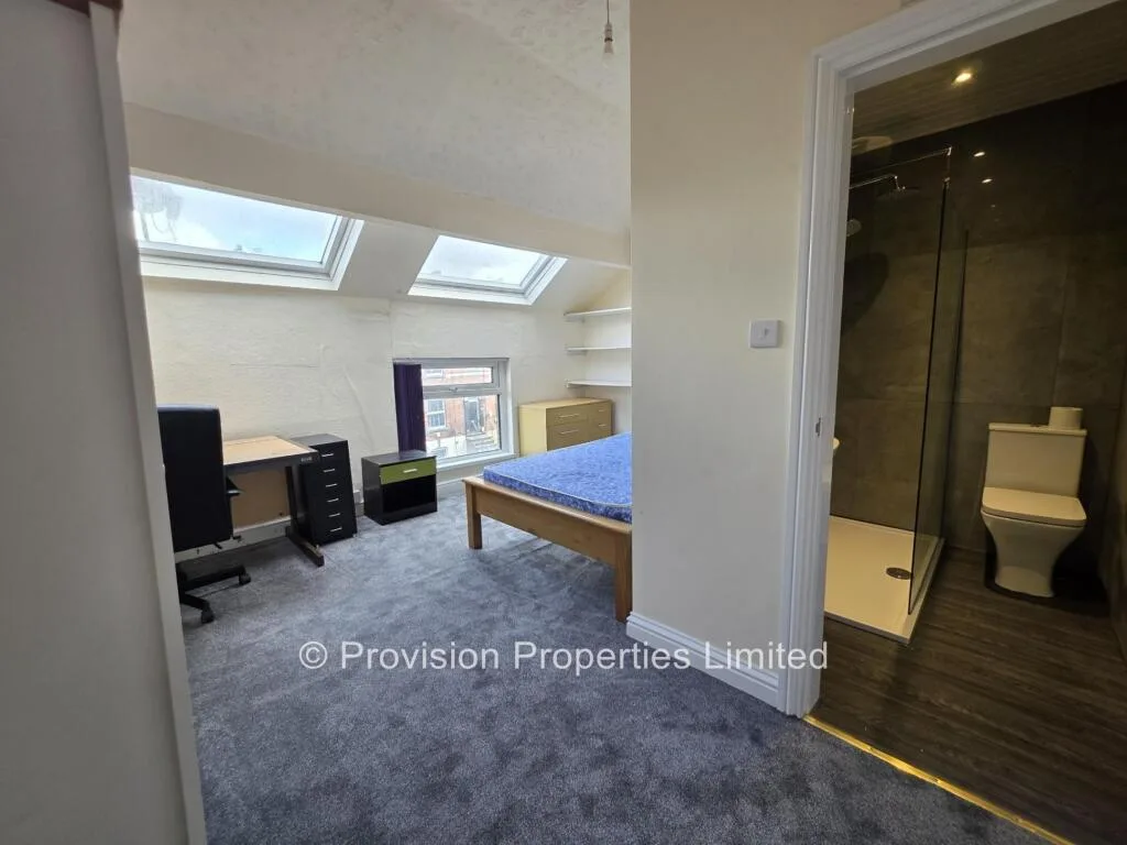 6 bedroom terraced house for rent