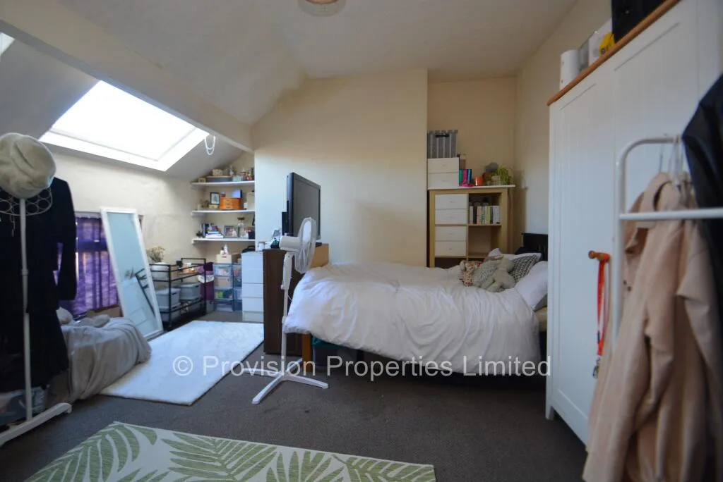 6 bedroom terraced house for rent