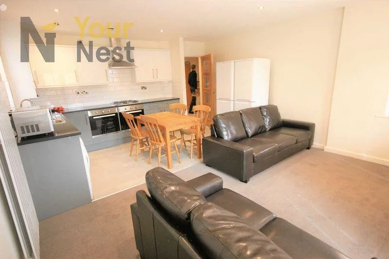 6 bedroom flat for rent