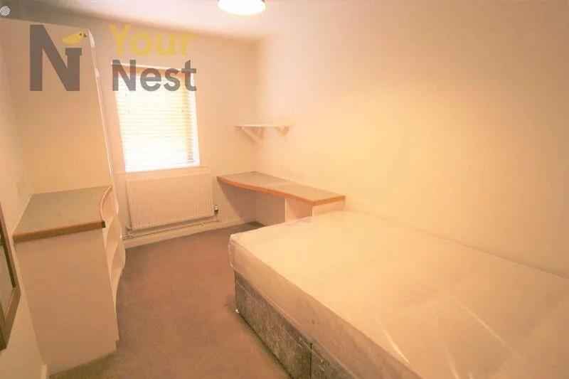 6 bedroom flat for rent