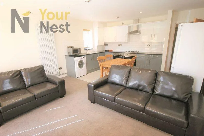 6 bedroom flat for rent