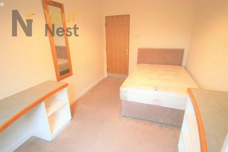 6 bedroom flat for rent