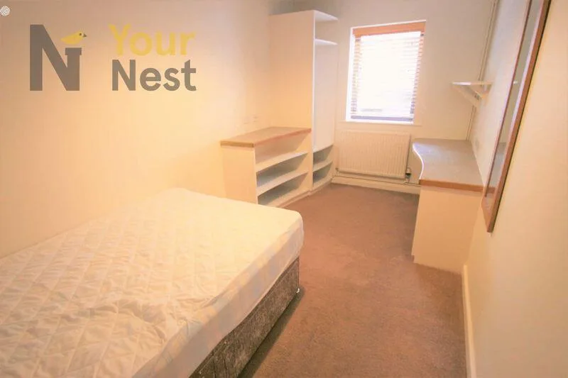 6 bedroom flat for rent