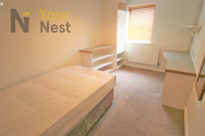 5 bedroom detached house for rent