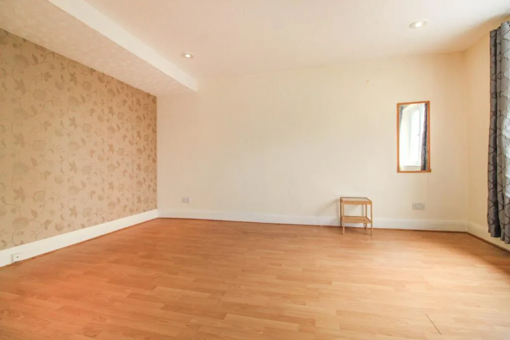 1 bedroom maisonette for rent