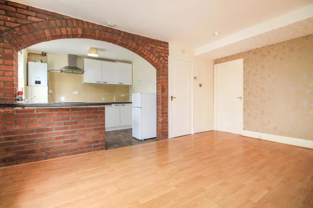 1 bedroom maisonette for rent