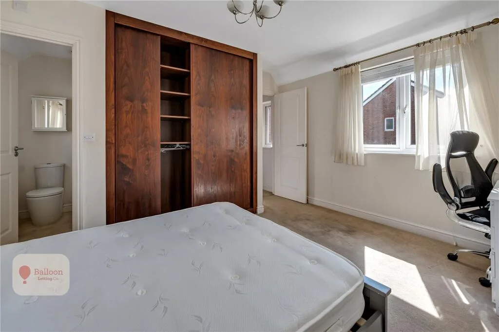 6 bedroom detached house for rent