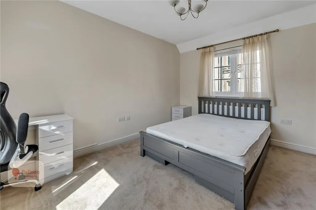6 bedroom detached house for rent