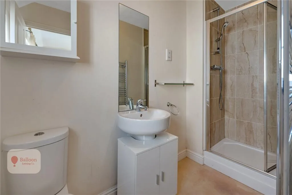 6 bedroom detached house for rent
