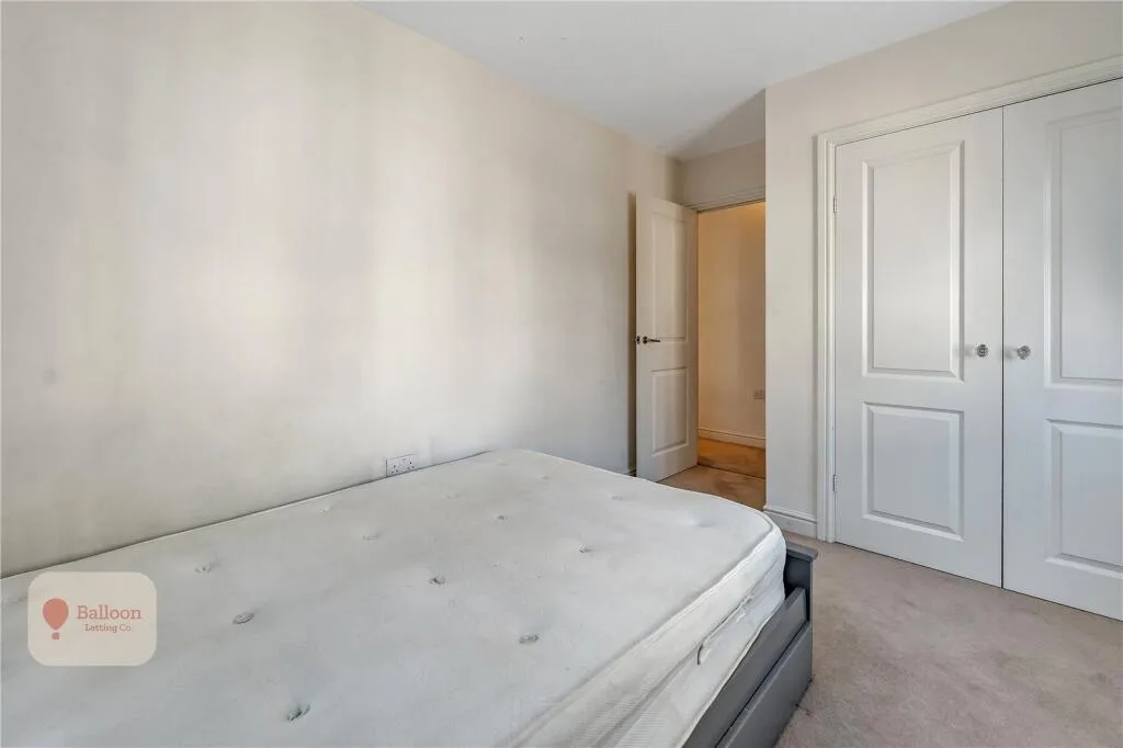 6 bedroom detached house for rent