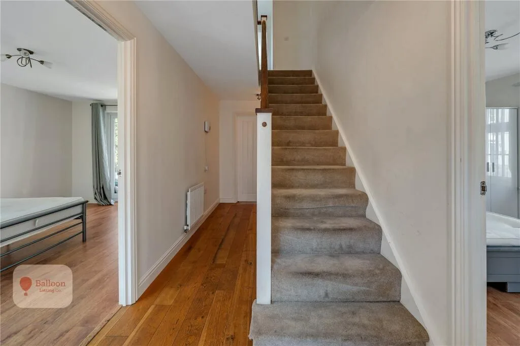 6 bedroom detached house for rent