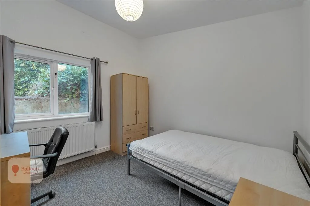 4 bedroom semi-detached house for rent