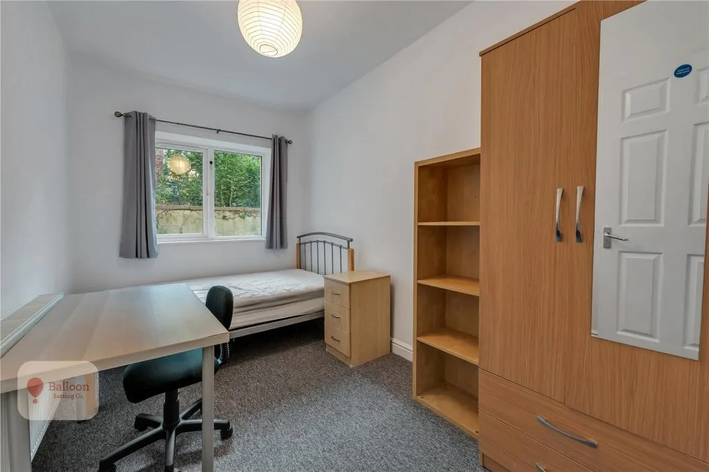 4 bedroom semi-detached house for rent