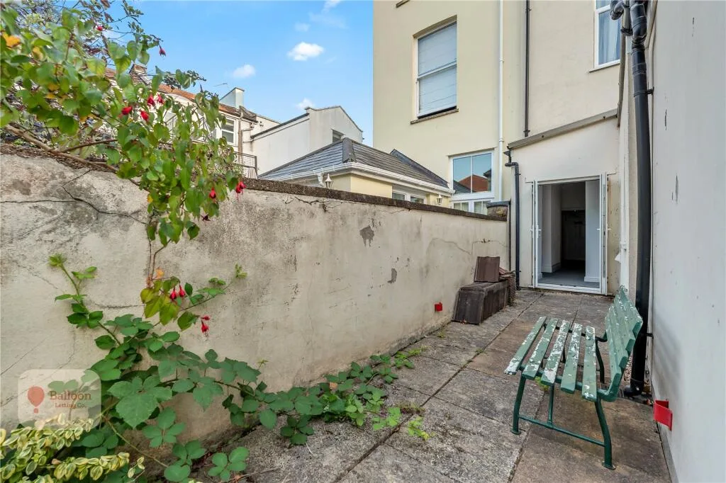 4 bedroom semi-detached house for rent