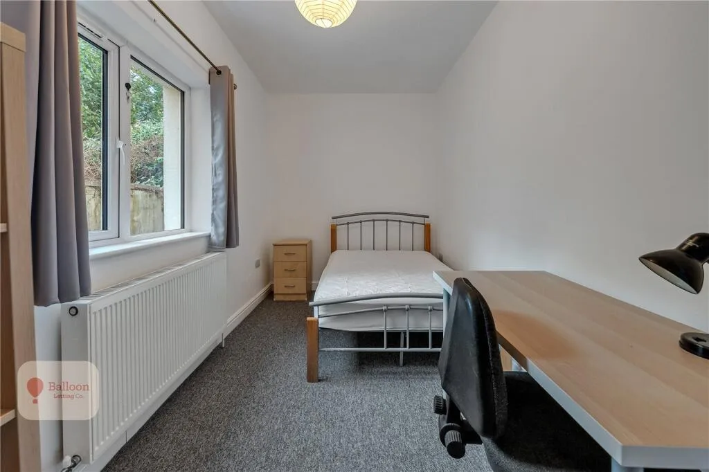 4 bedroom semi-detached house for rent