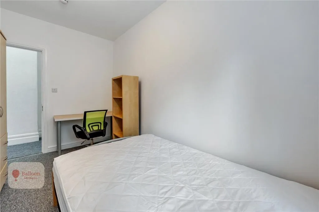 4 bedroom semi-detached house for rent