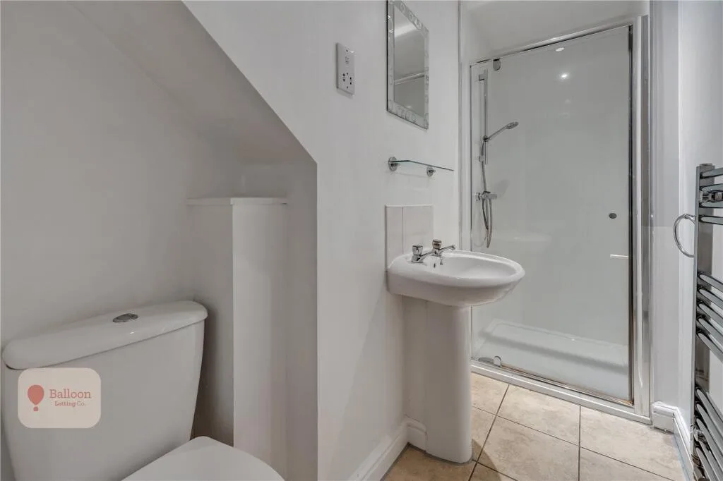 4 bedroom semi-detached house for rent