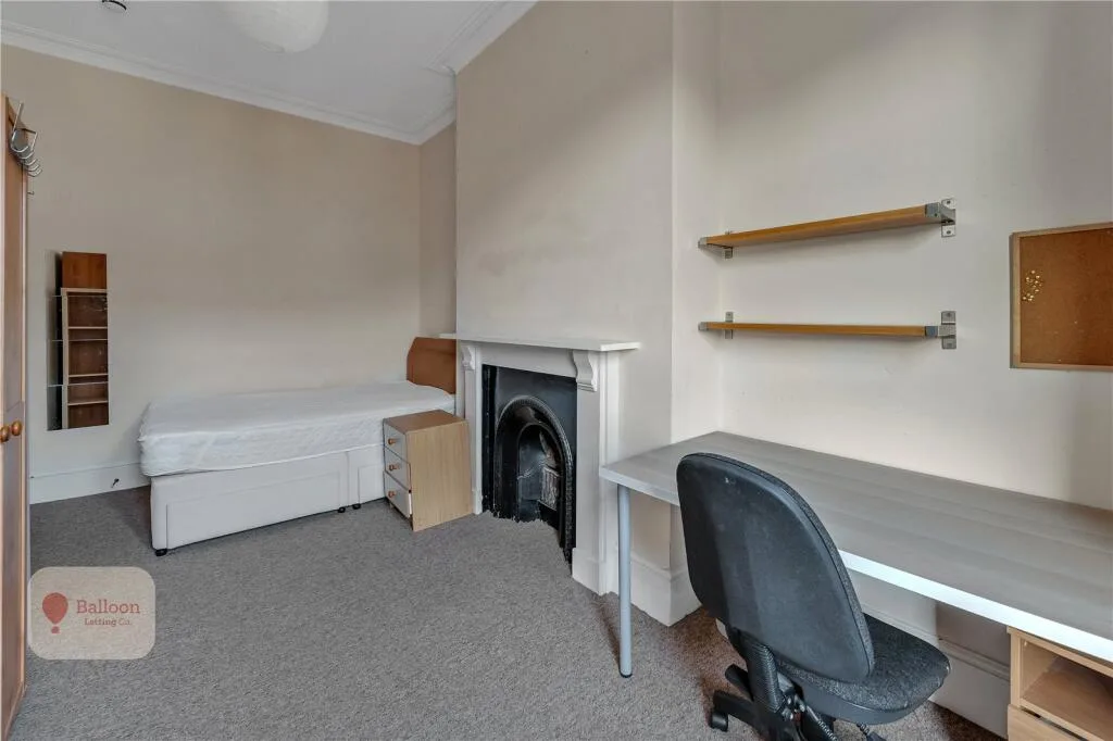 6 bedroom maisonette for rent