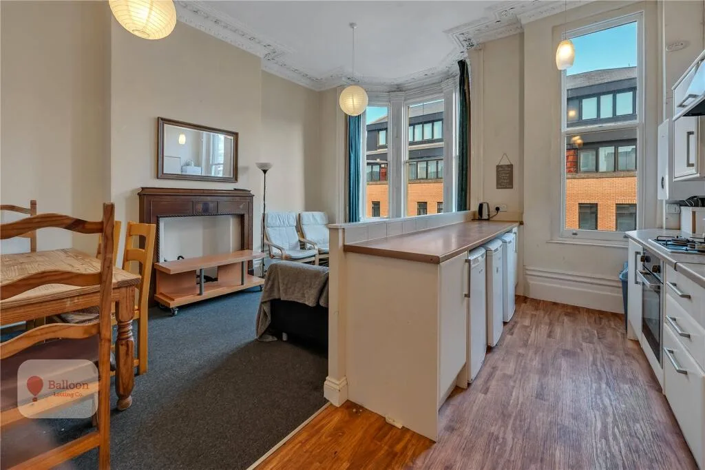 6 bedroom maisonette for rent