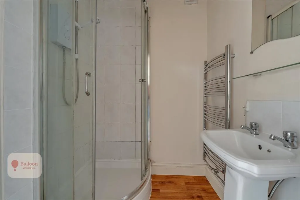 6 bedroom maisonette for rent
