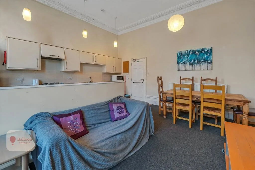 6 bedroom maisonette for rent