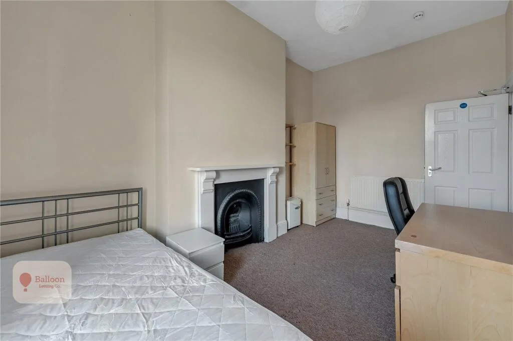 6 bedroom maisonette for rent