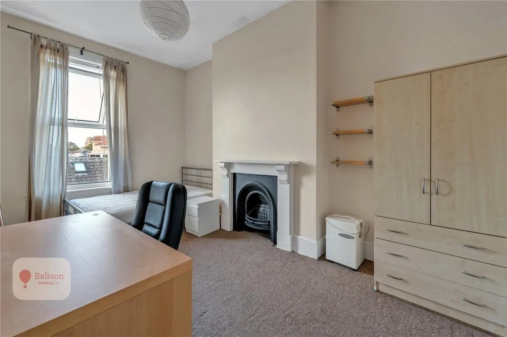 6 bedroom maisonette for rent