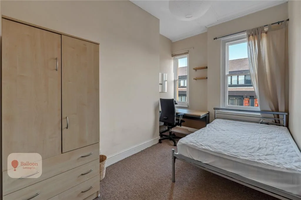 6 bedroom maisonette for rent