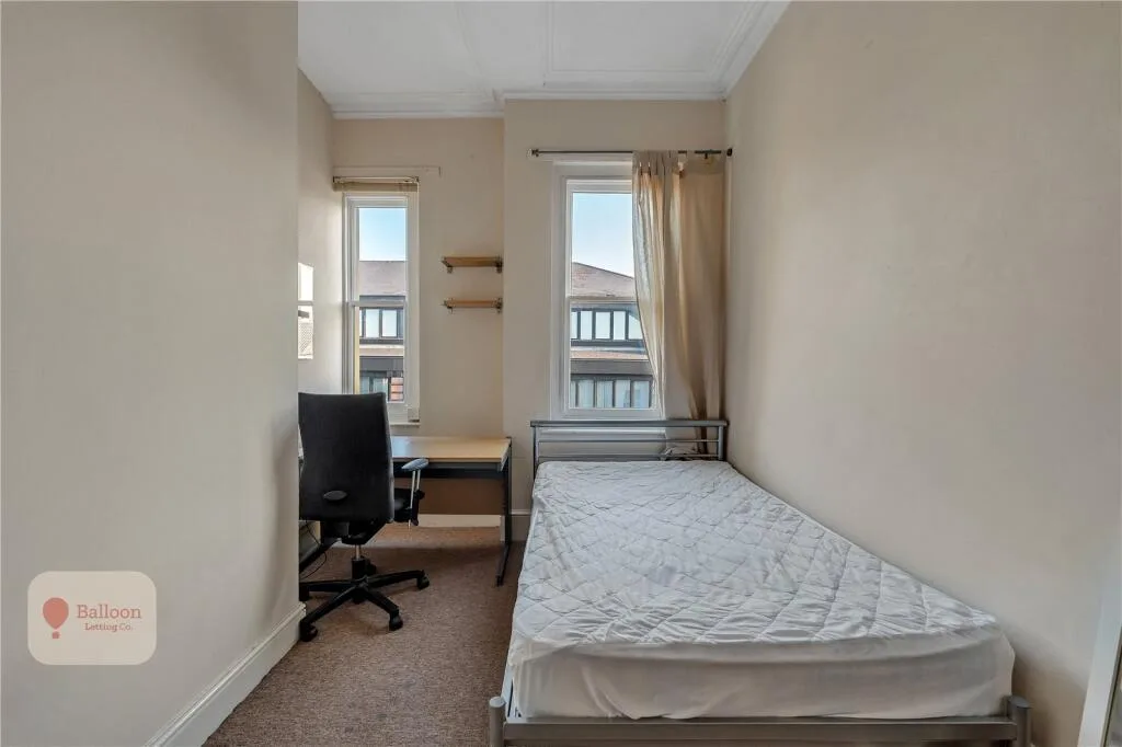 6 bedroom maisonette for rent