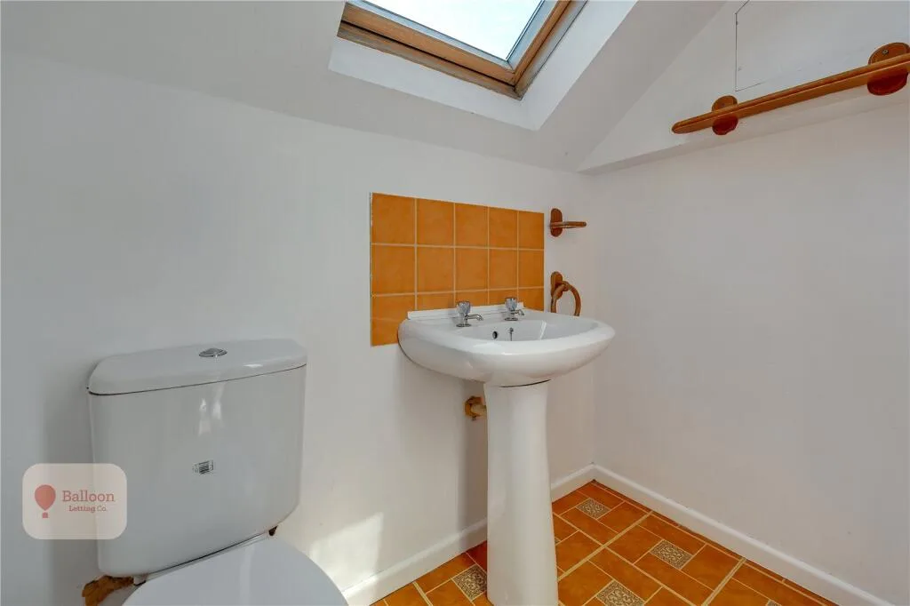 6 bedroom semi-detached house for rent