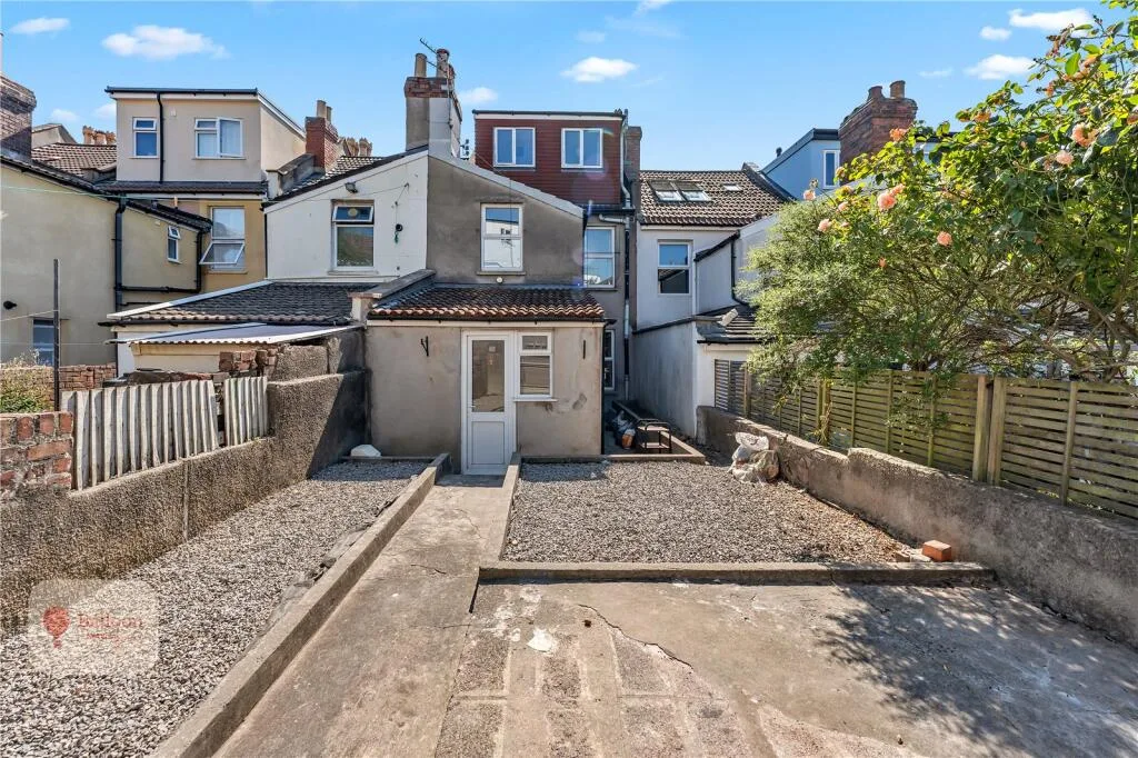 6 bedroom semi-detached house for rent