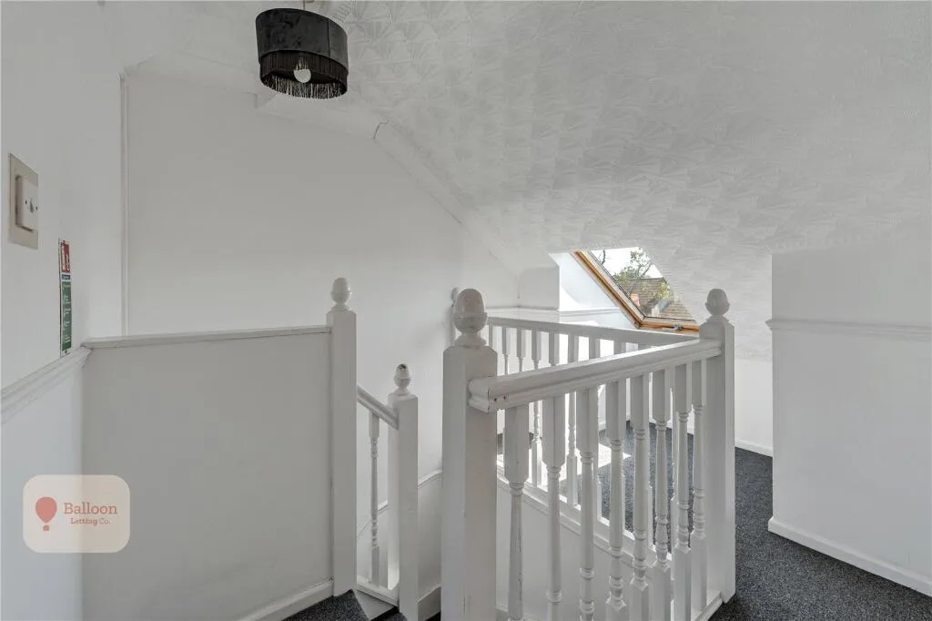 6 bedroom semi-detached house for rent