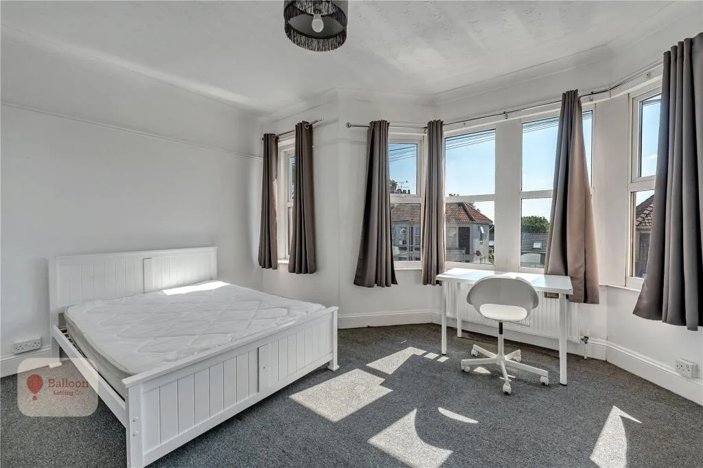 6 bedroom semi-detached house for rent