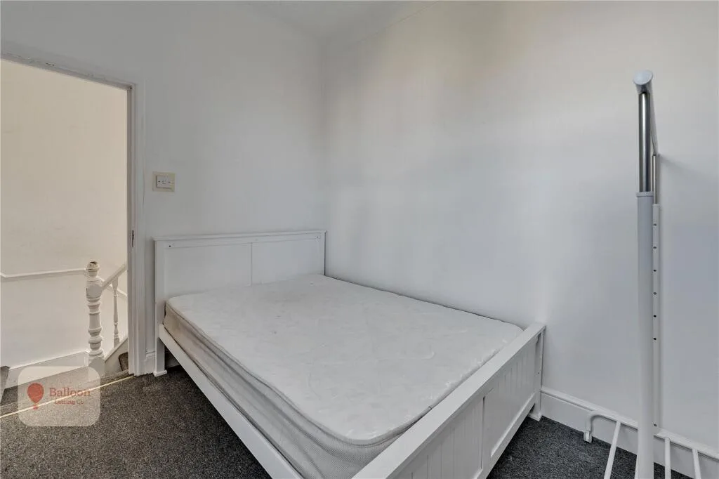 6 bedroom semi-detached house for rent