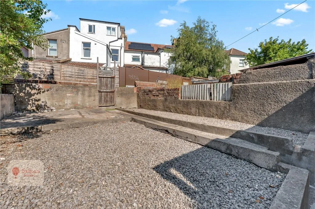 6 bedroom semi-detached house for rent