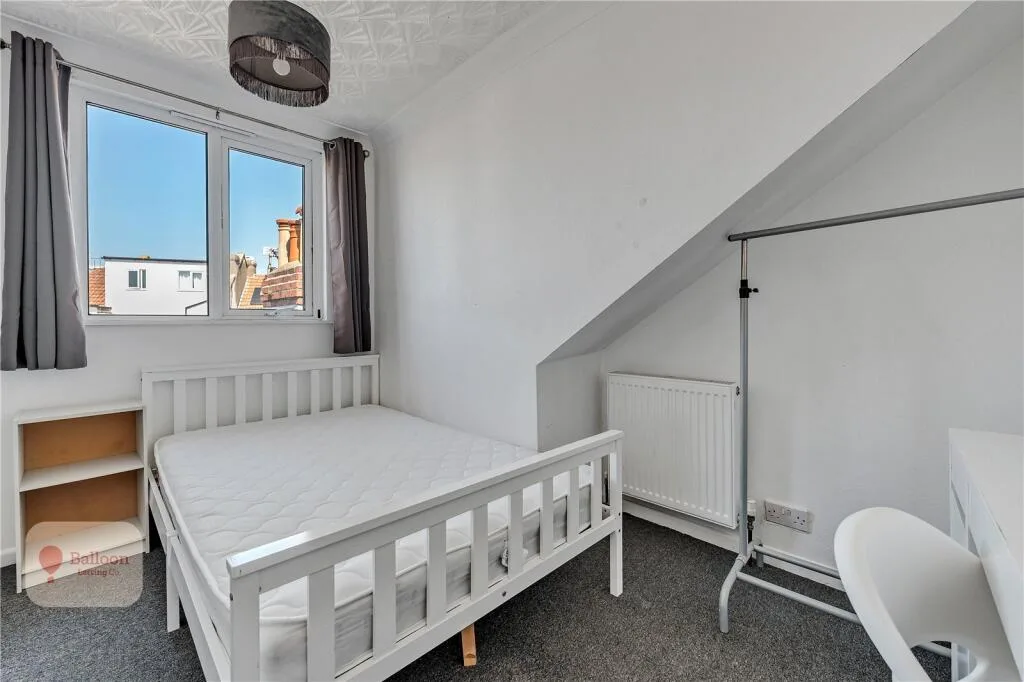 6 bedroom semi-detached house for rent
