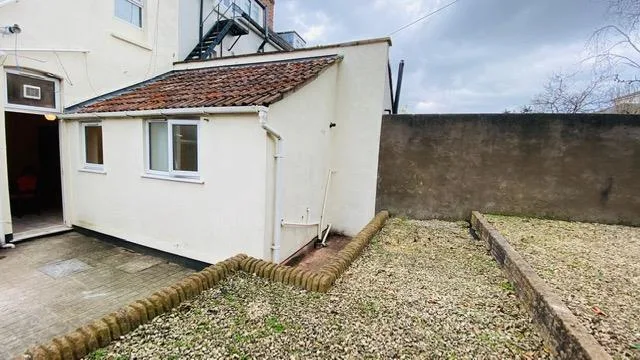 3 bedroom flat for rent