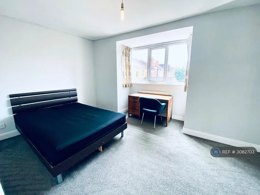 7 bedroom semi-detached house for rent