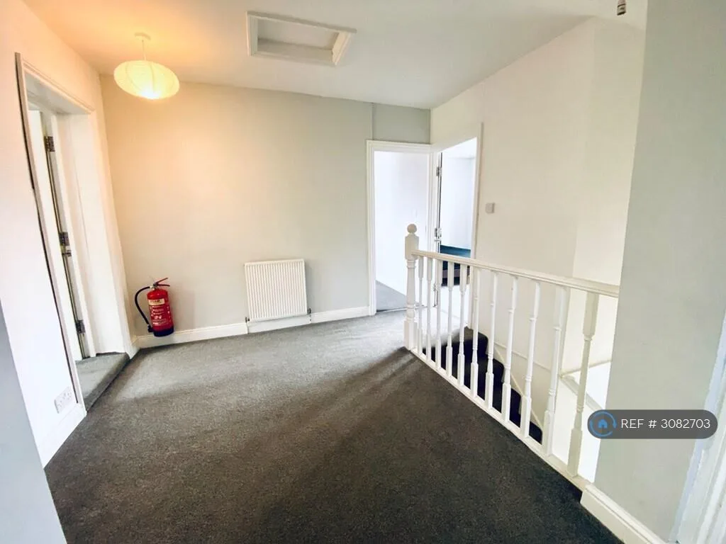 7 bedroom semi-detached house for rent