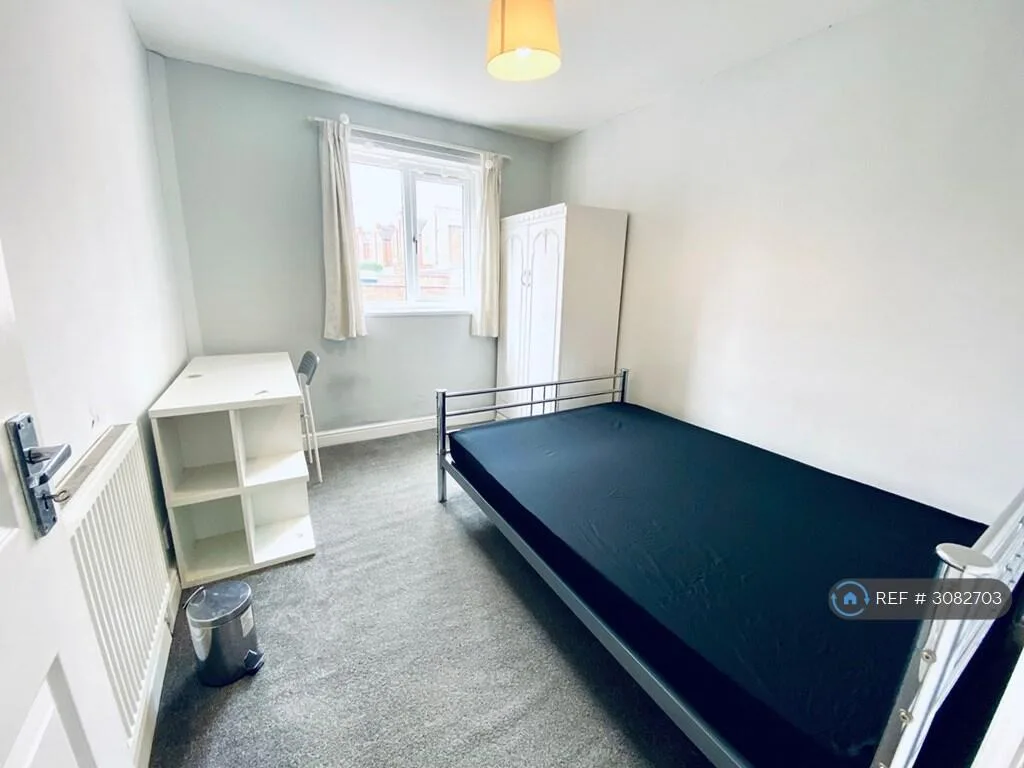 7 bedroom semi-detached house for rent