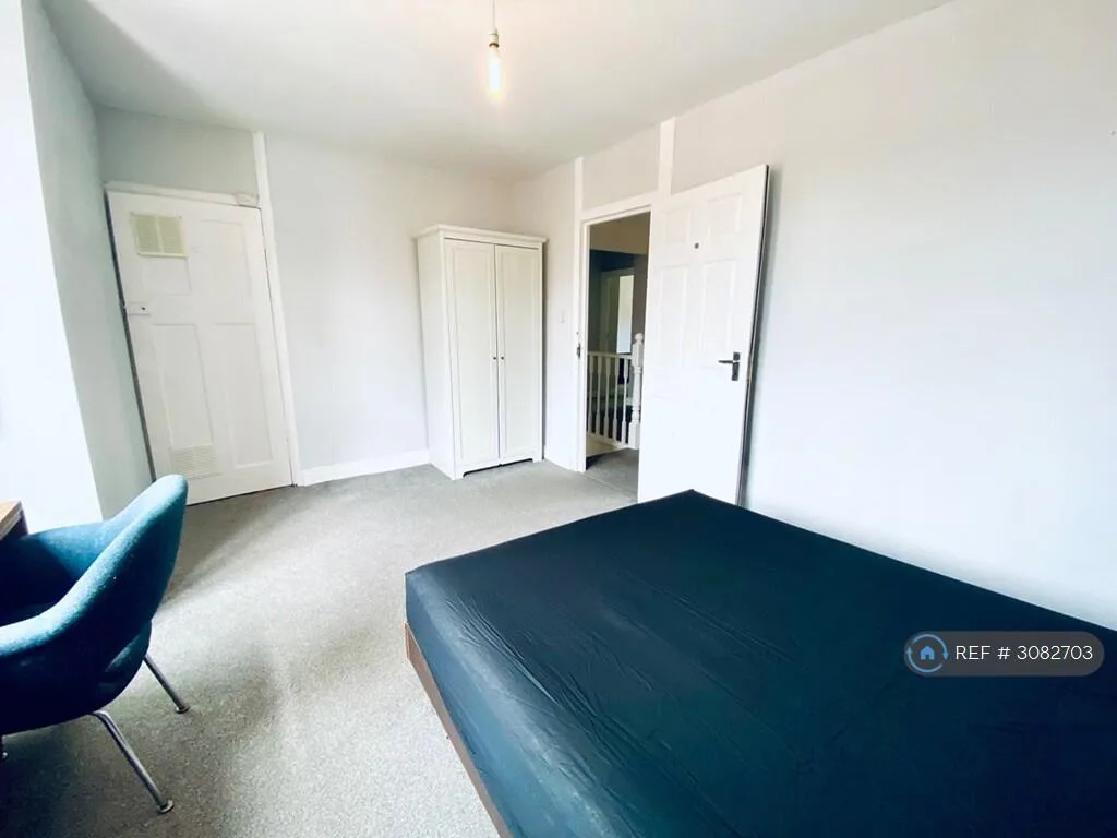 7 bedroom semi-detached house for rent