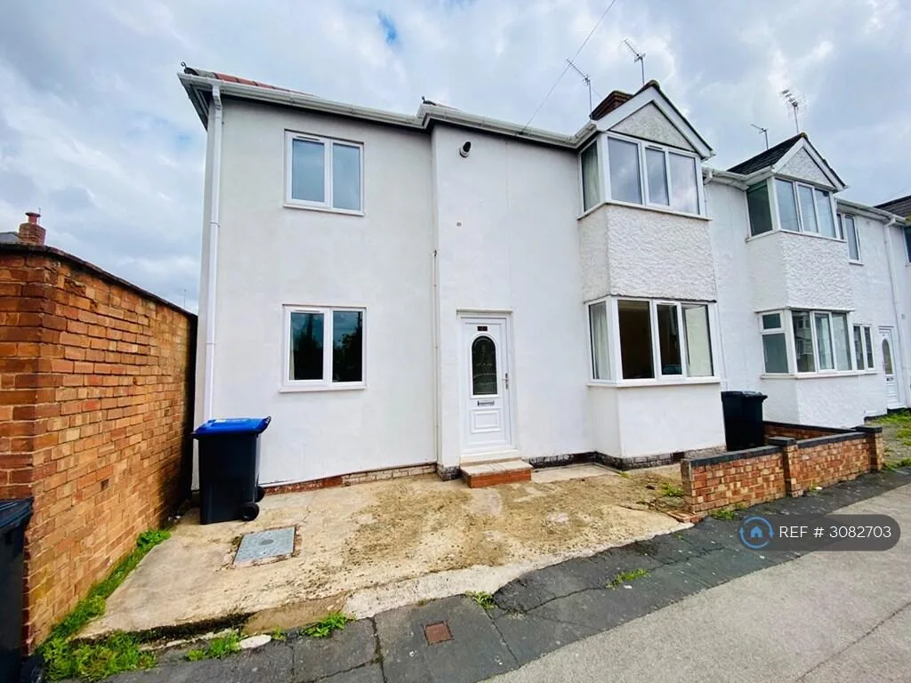 7 bedroom semi-detached house for rent
