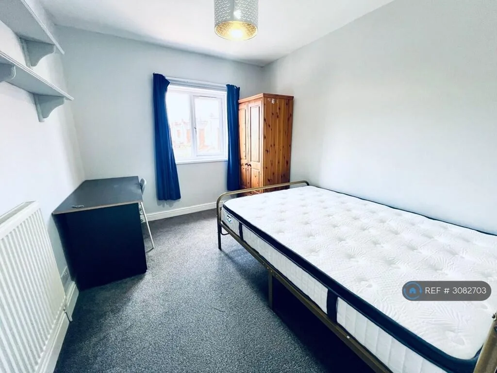7 bedroom semi-detached house for rent