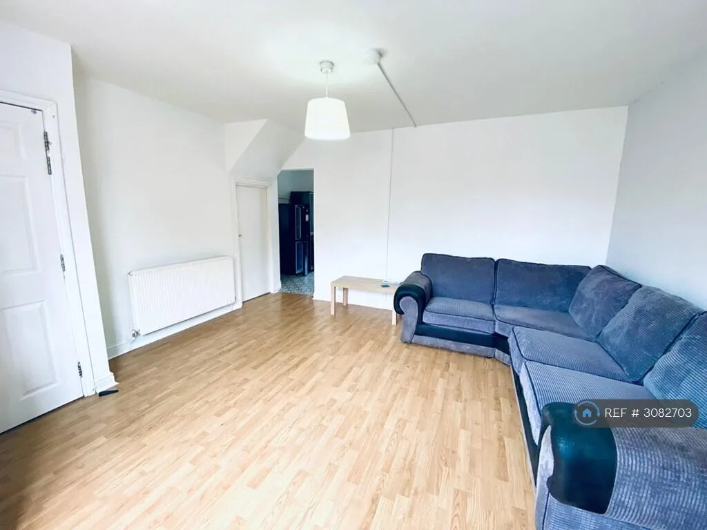 7 bedroom semi-detached house for rent